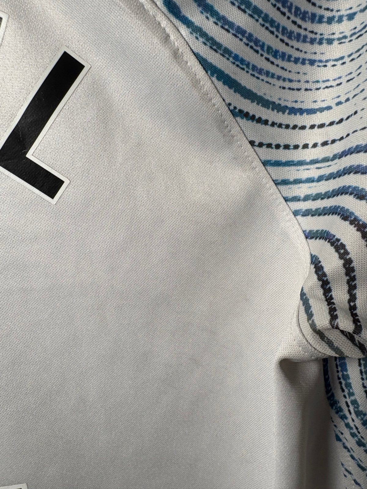 Liverpool Away Shirt 2022/23 Van Dijk (XLK)