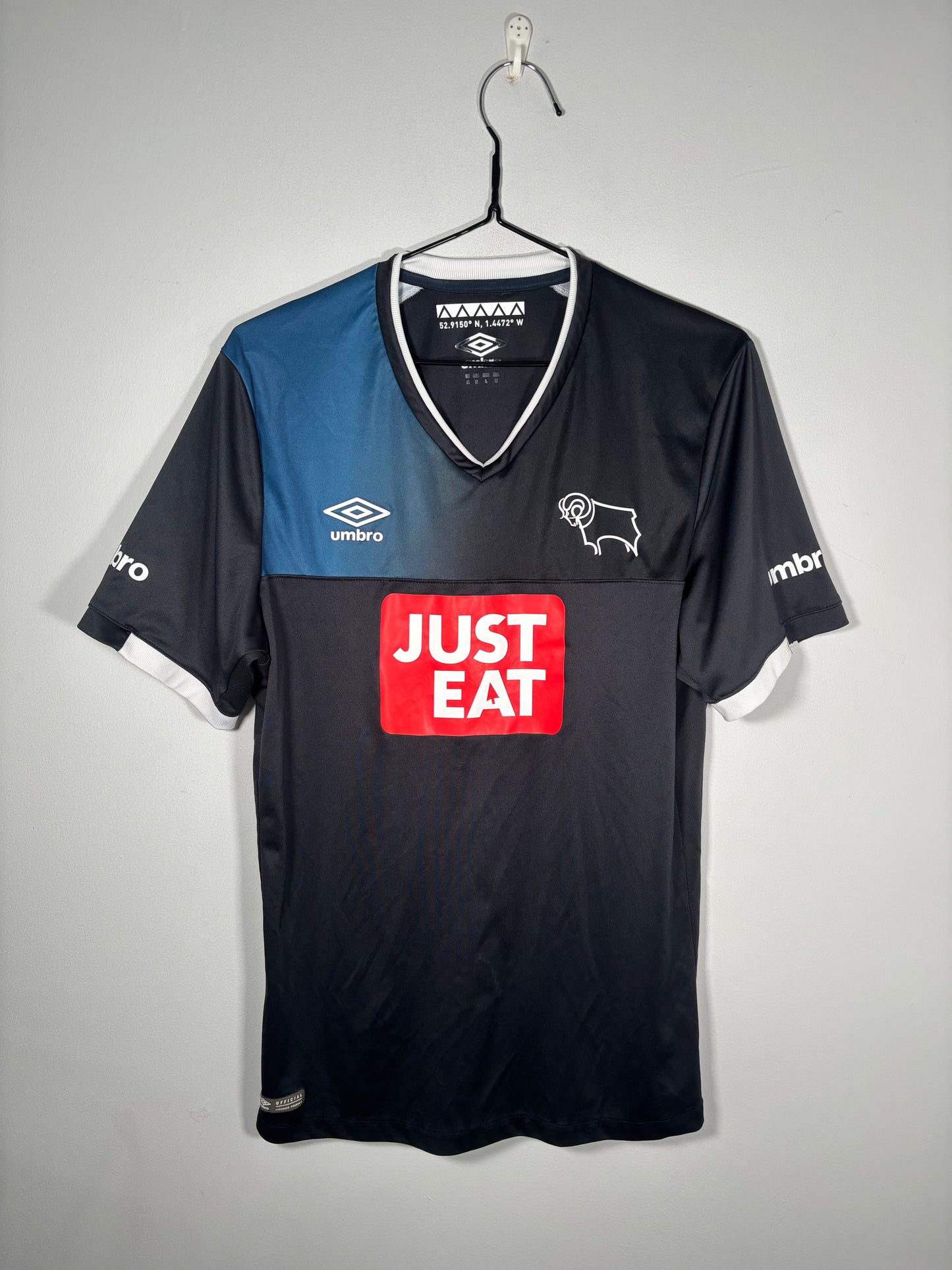 Derby County Away Shirt 2016/17 (M)