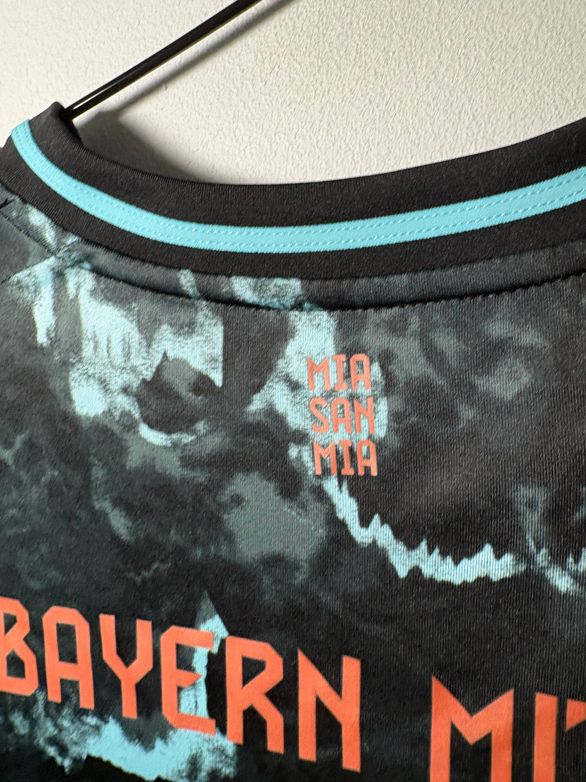 Bayern Munich Away Shirt 2024/25 (L)