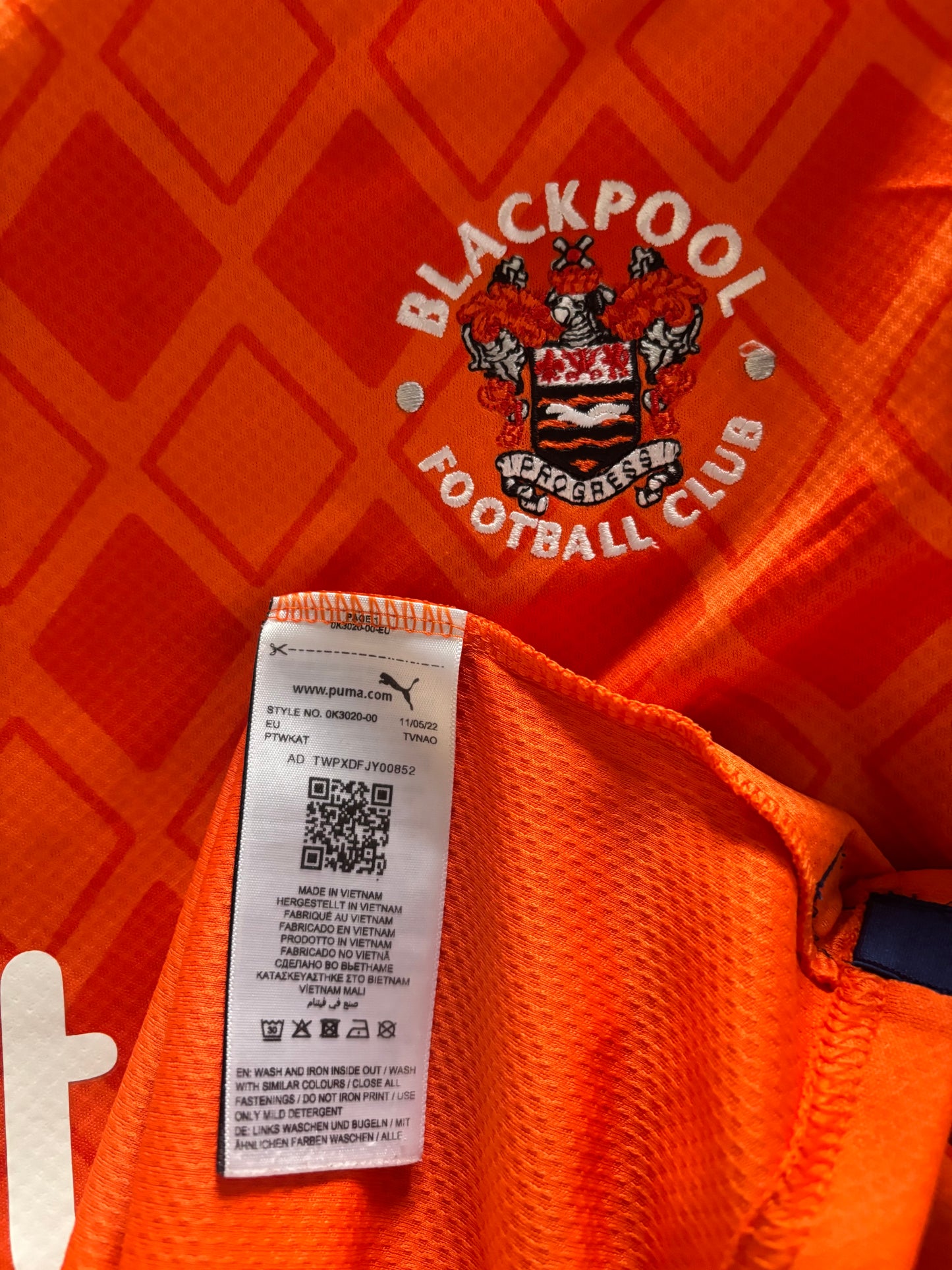 Blackpool Home Shirt 2022/23 Yates (S)