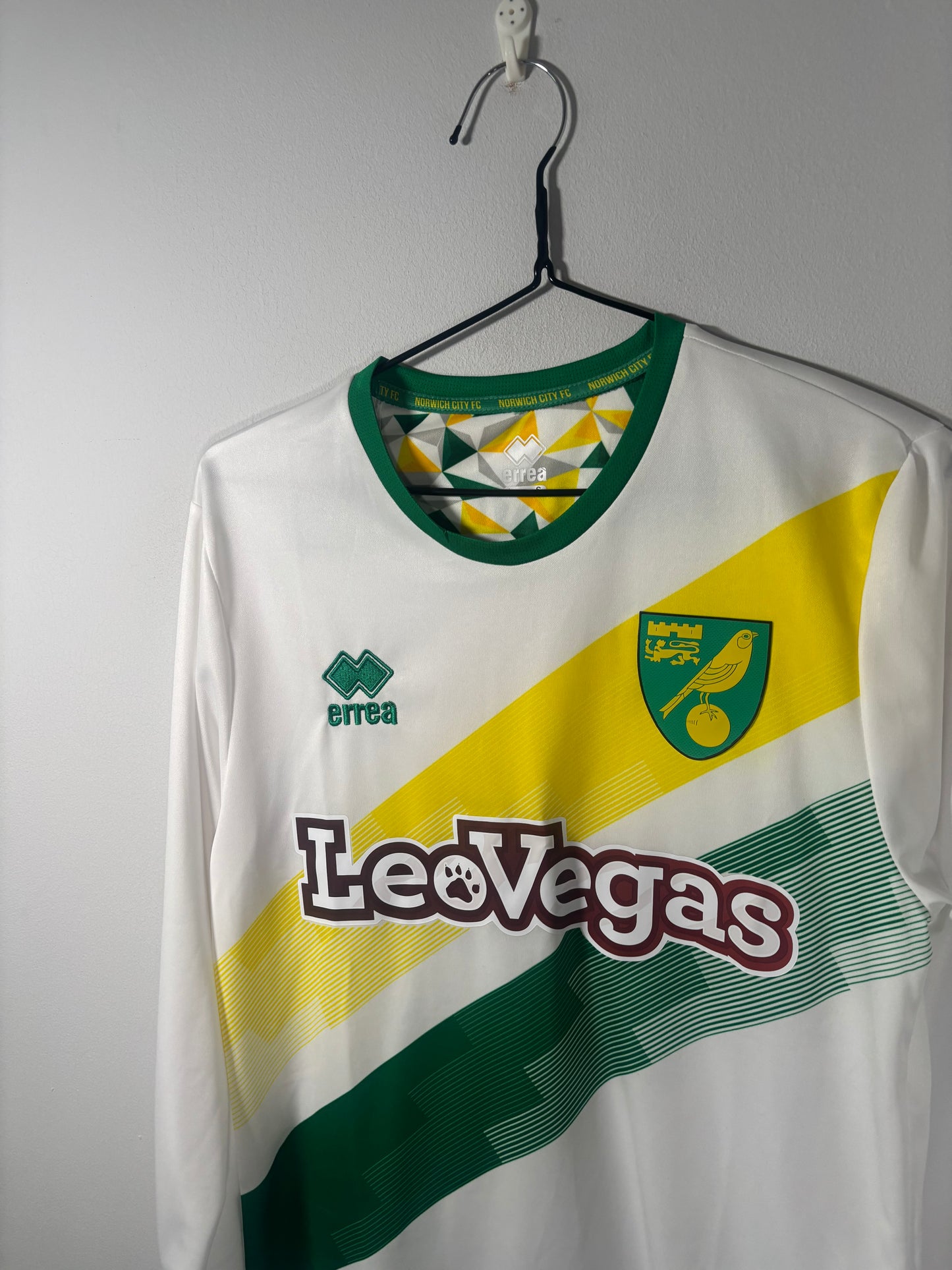 Norwich City Away Shirt 2018/19 (S)