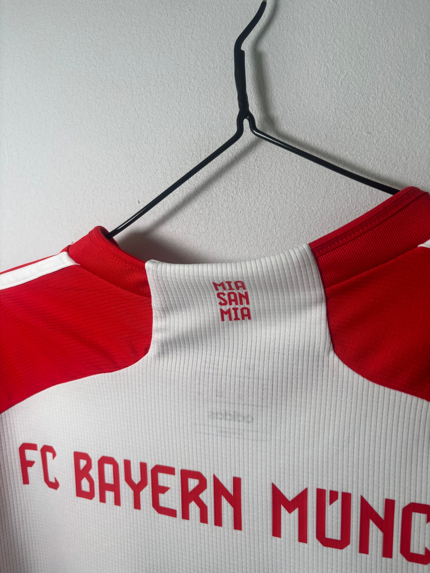 Bayern Munich Home Shirt 2023/24 Harry Kane (M)