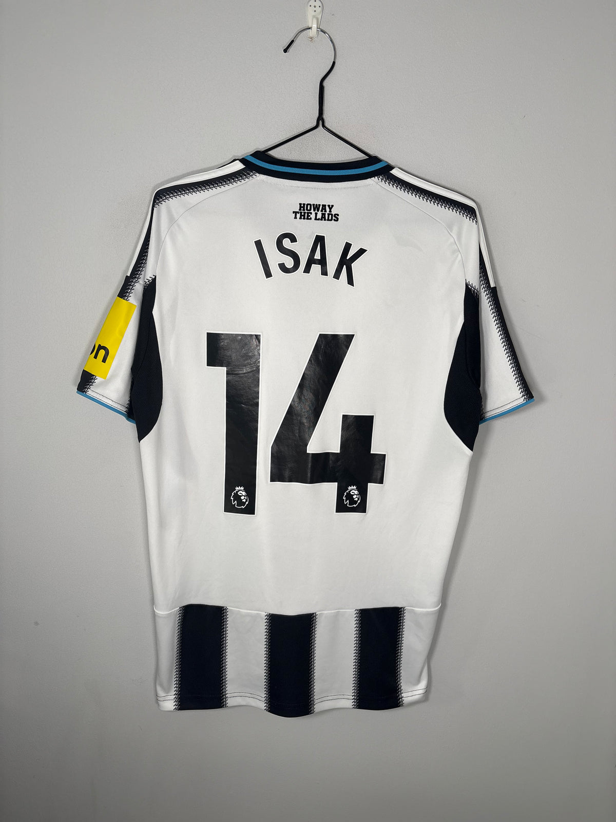 Newcastle United Home Shirt 2025/26 Isak (M)