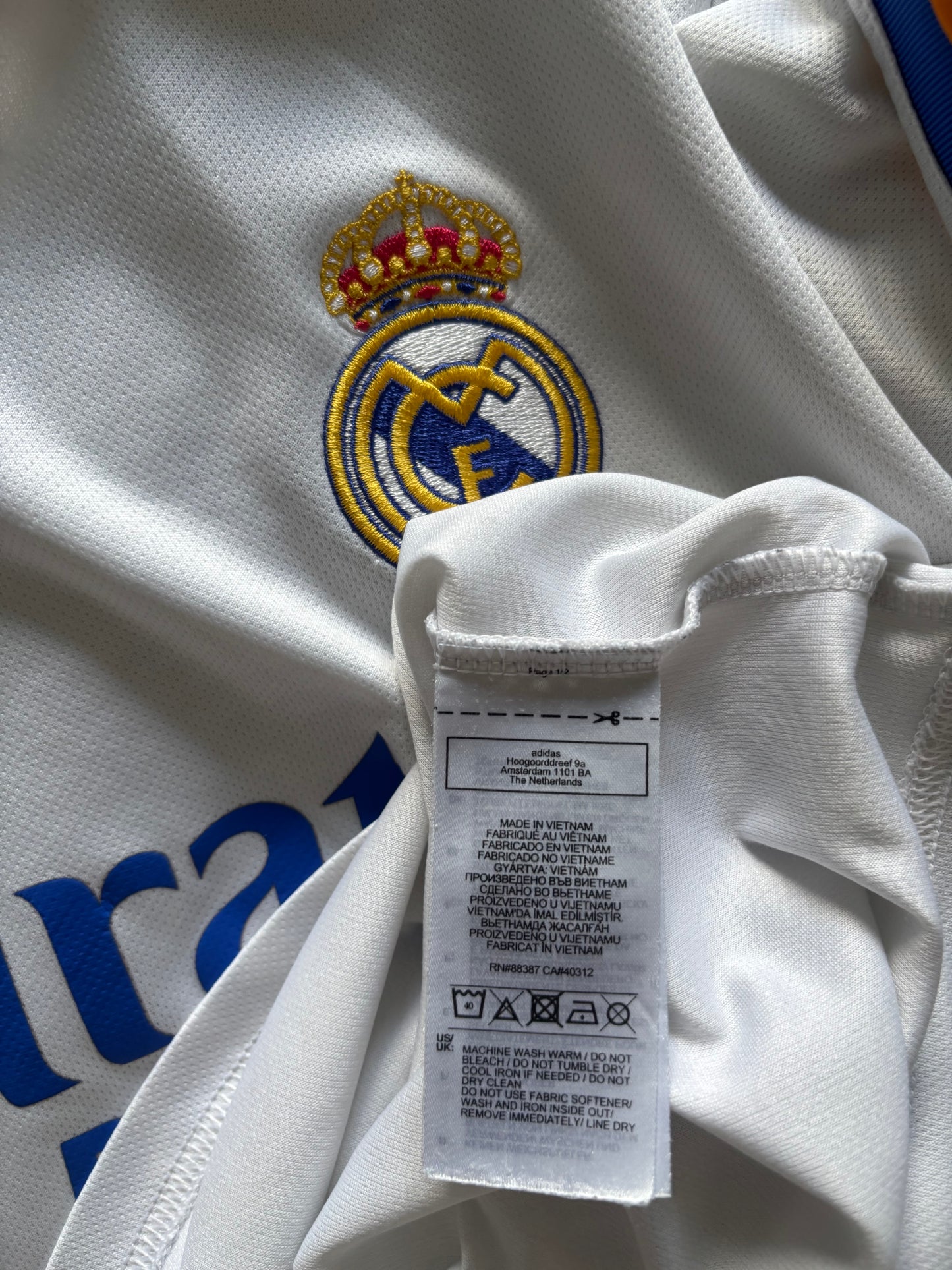 Real Madrid Home Shirt 2021/22 (M)