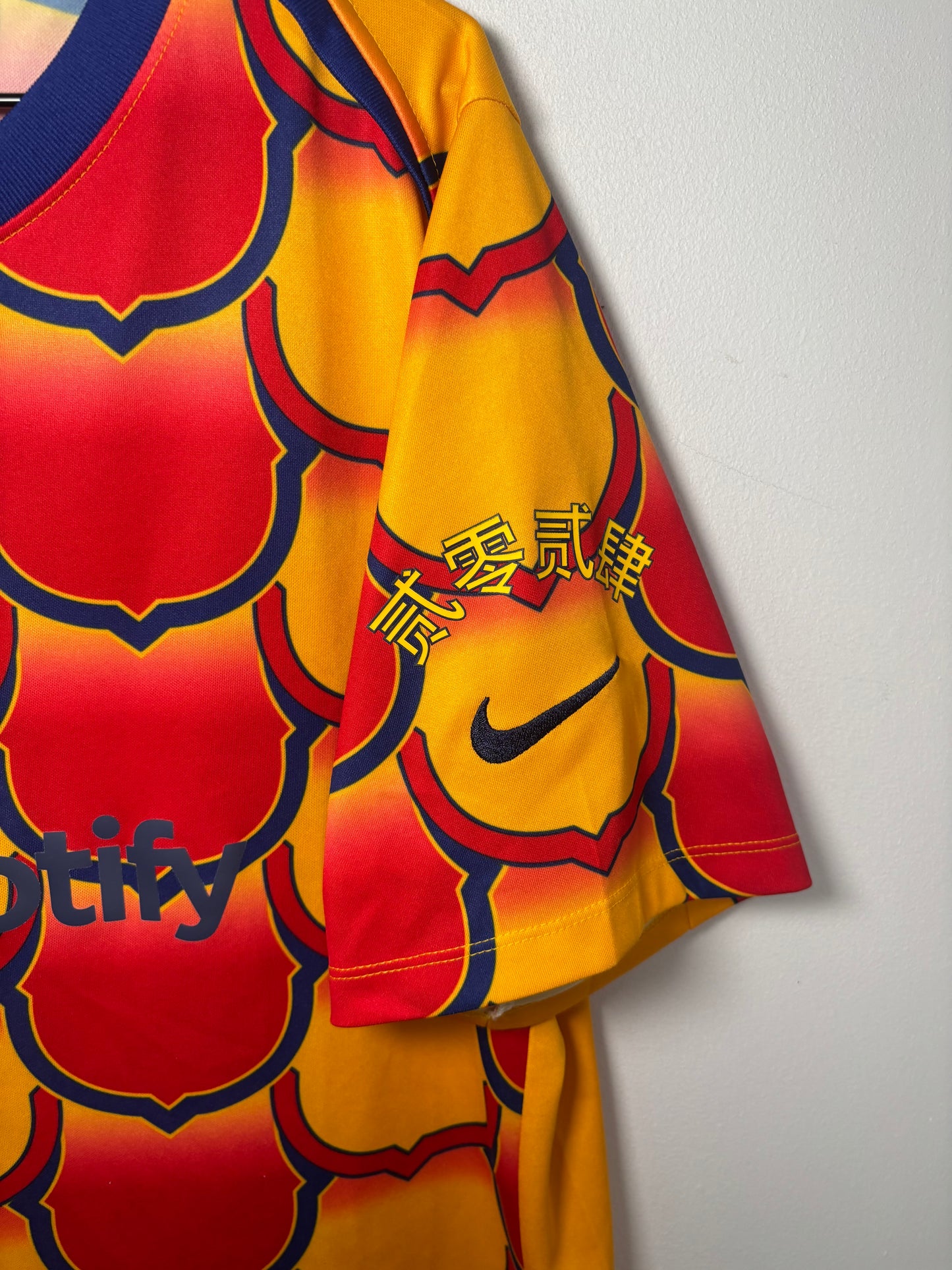 Barcelona Pre Match Training Shirt Chinese New Year (XL)
