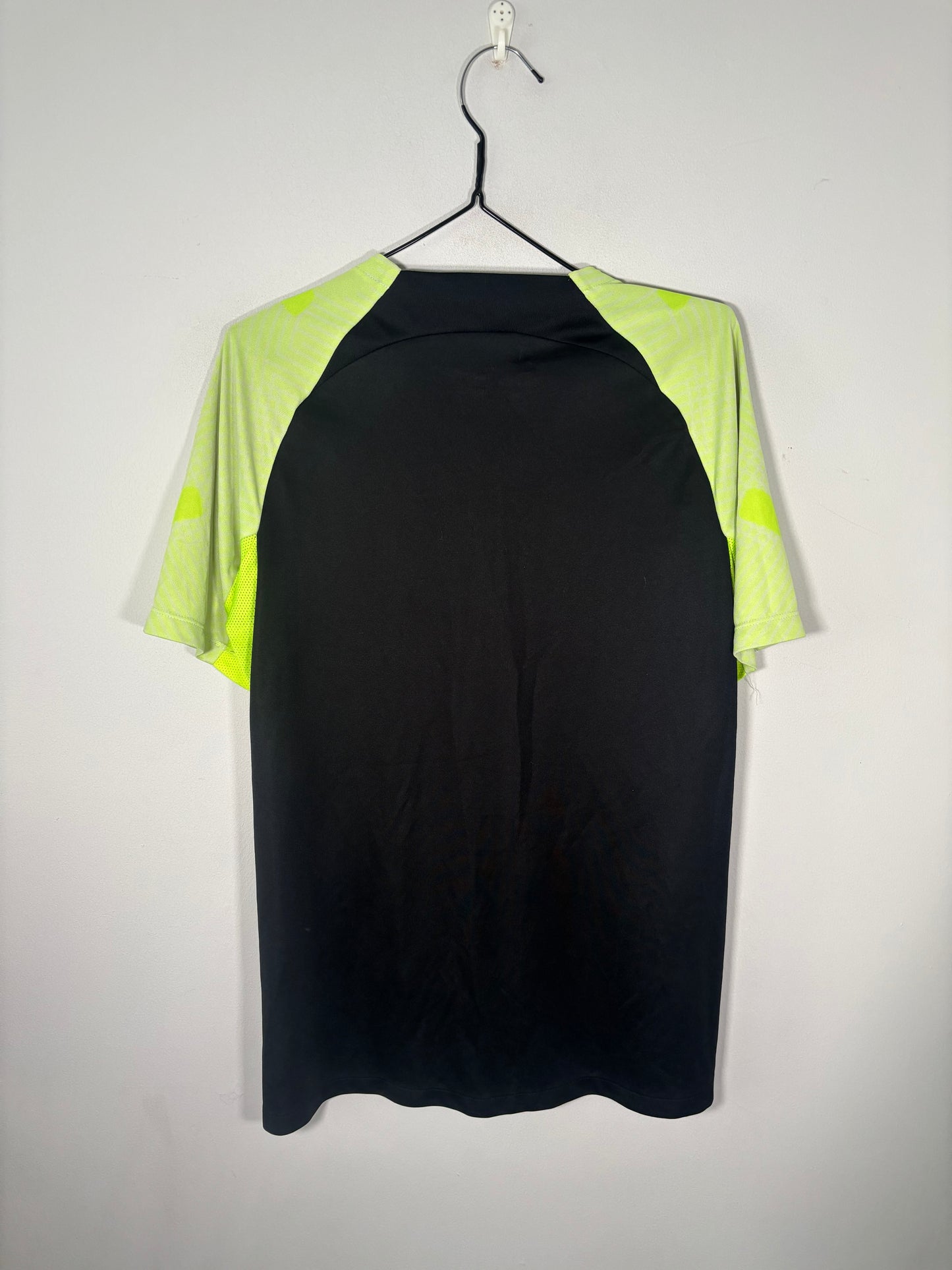 Brighton And Hove Albion Training Shirt (M)