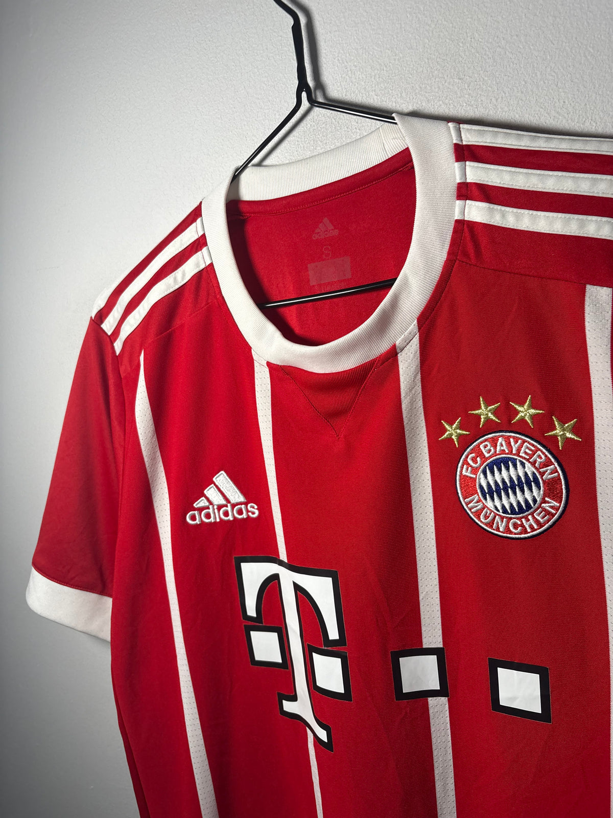 Bayern Munich Home Shirt 2017/18 Thiago (S)