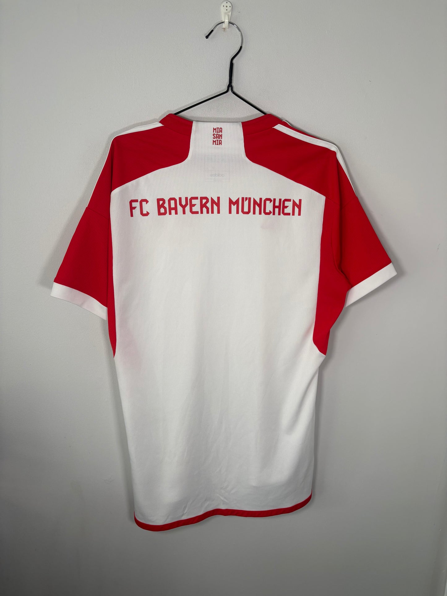 Bayern Munich Home Shirt 2023/24 (L)
