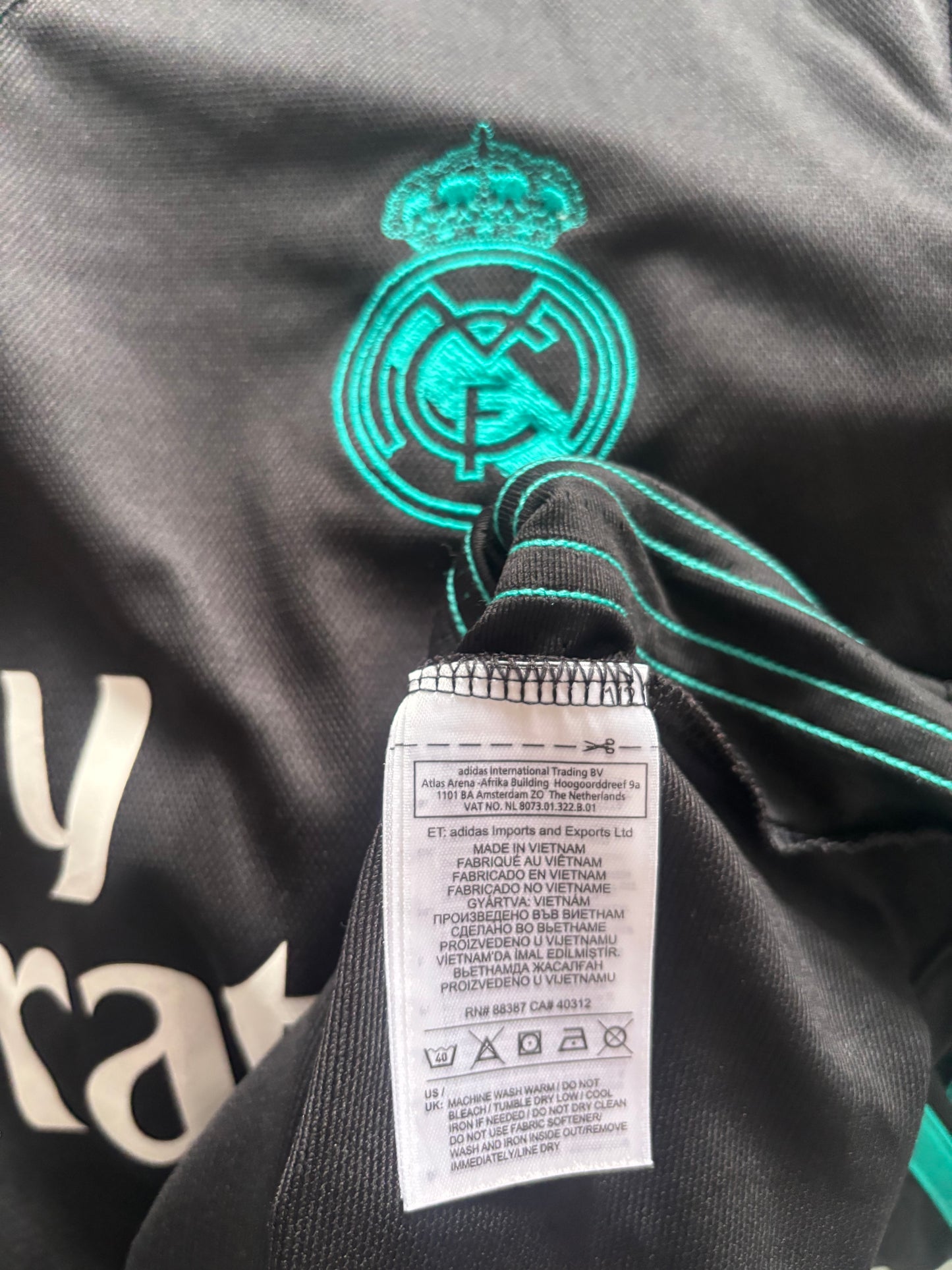 Real Madrid Away Shirt 2017/18 (M)