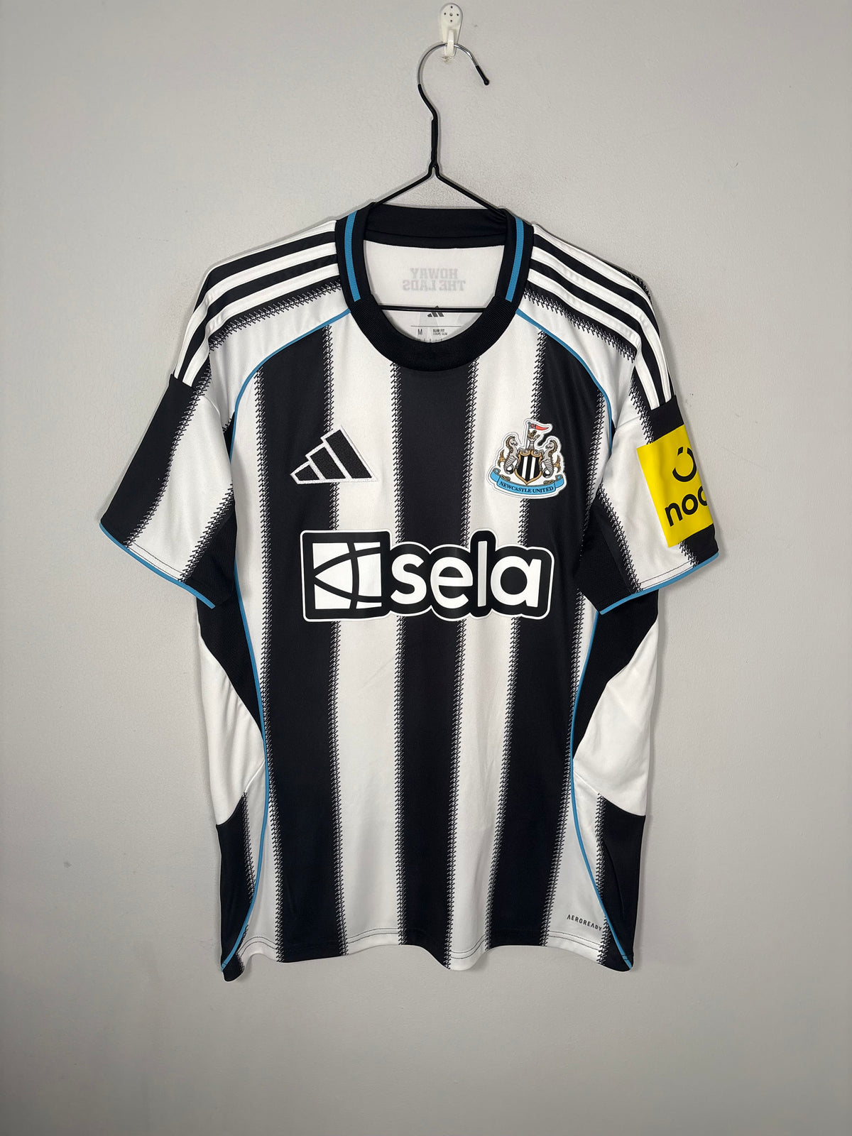 Newcastle United Home Shirt 2025/26 Isak (M)