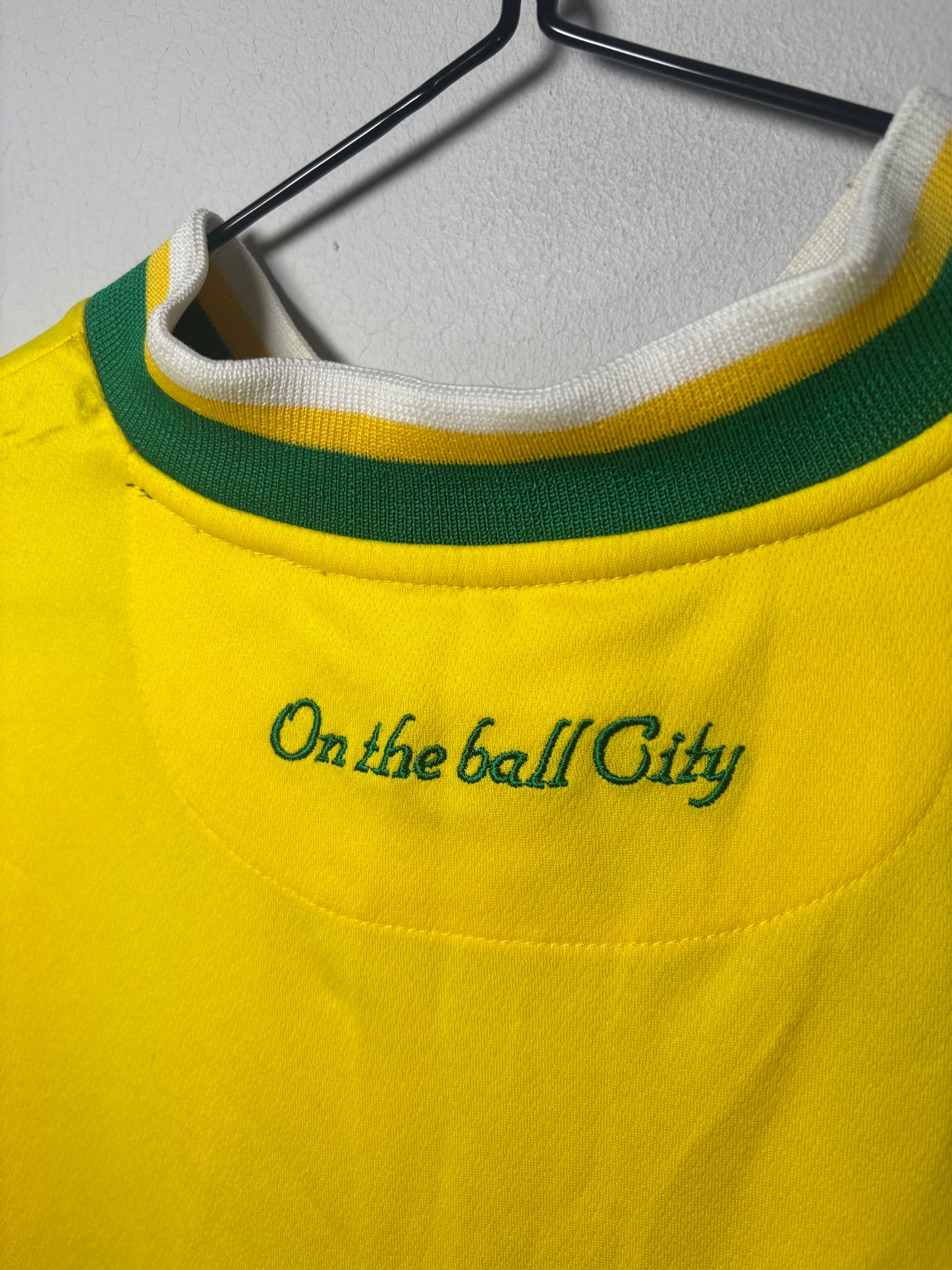 Norwich City Home Shirt 2011/12 (L)