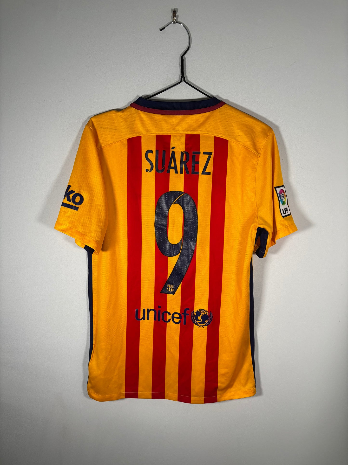 Barcelona Away Shirt 2015/16 Suarez (S)