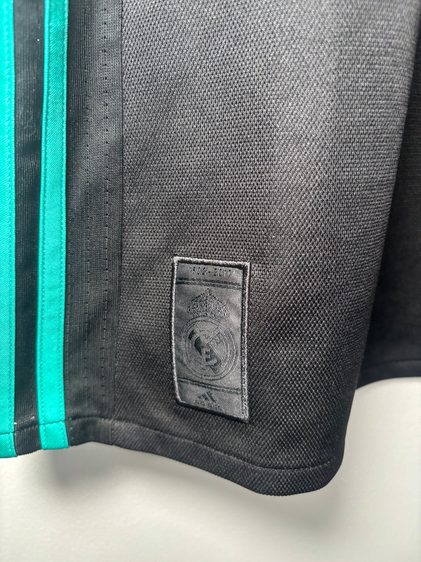 Real Madrid Away Shirt 2017/18 (M)