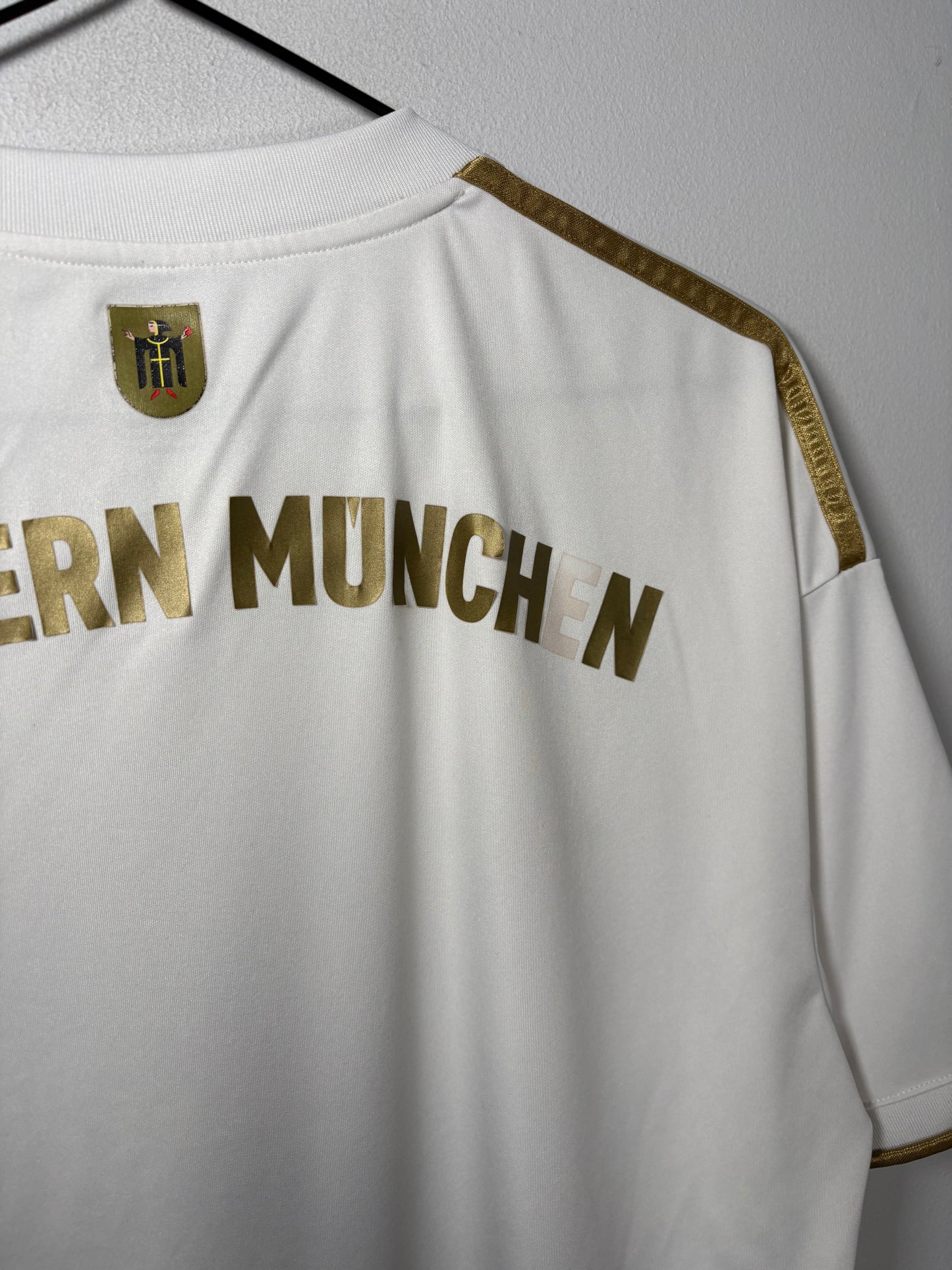 Bayern Munich Away Shirt 2022/23 (L)
