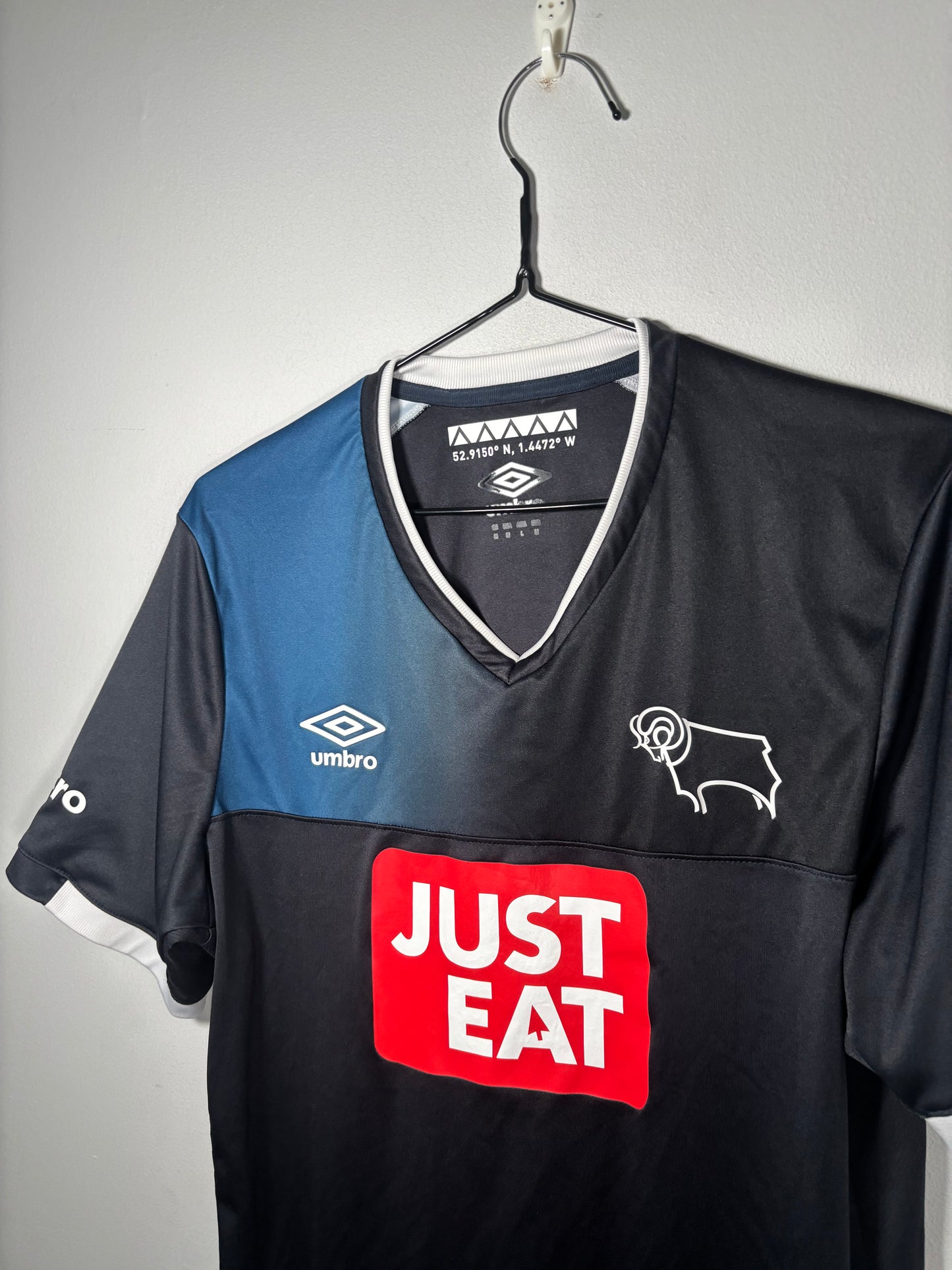 Derby County Away Shirt 2016/17 (M)
