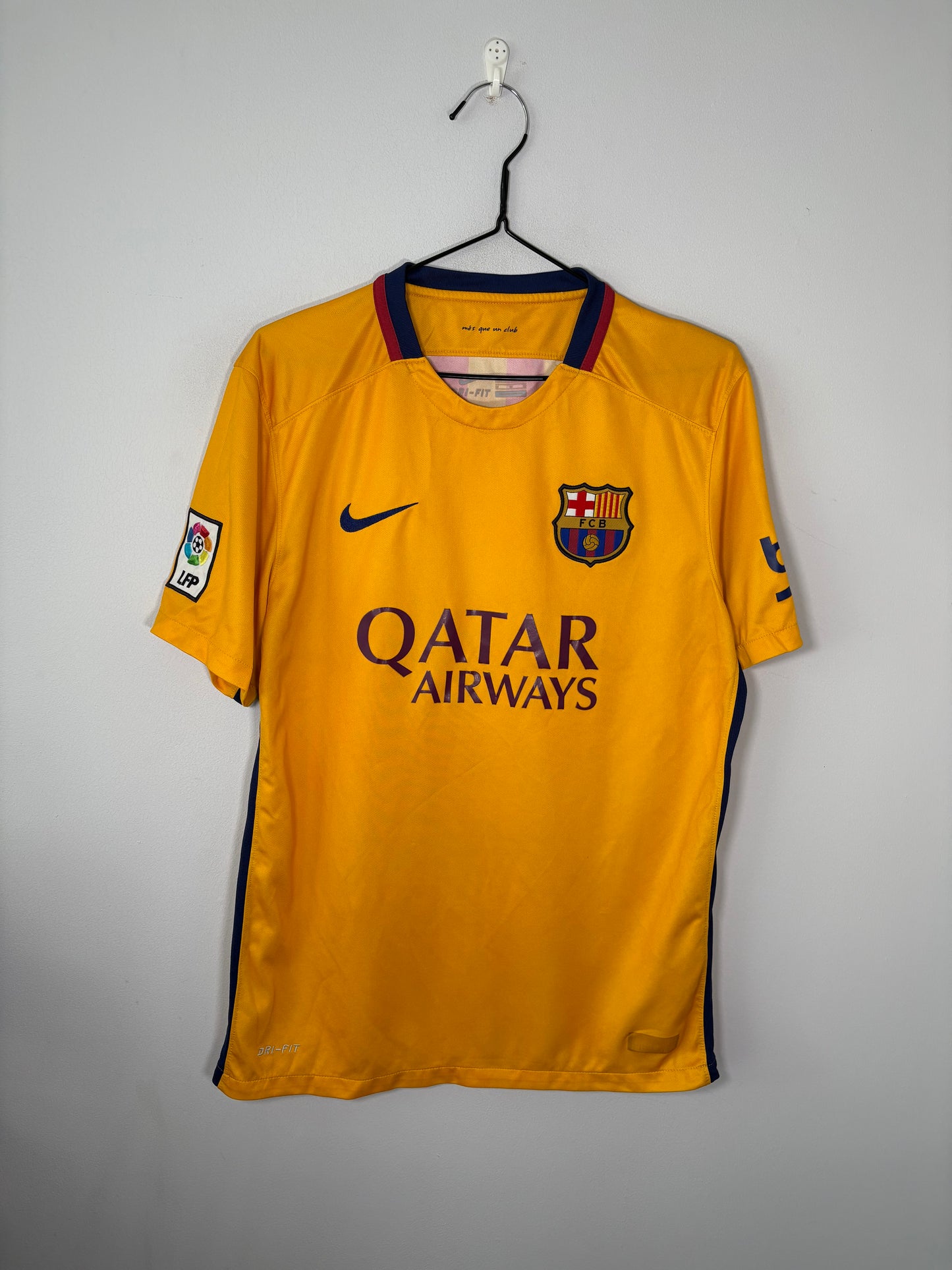 Barcelona Away Shirt 2015/16 (M)