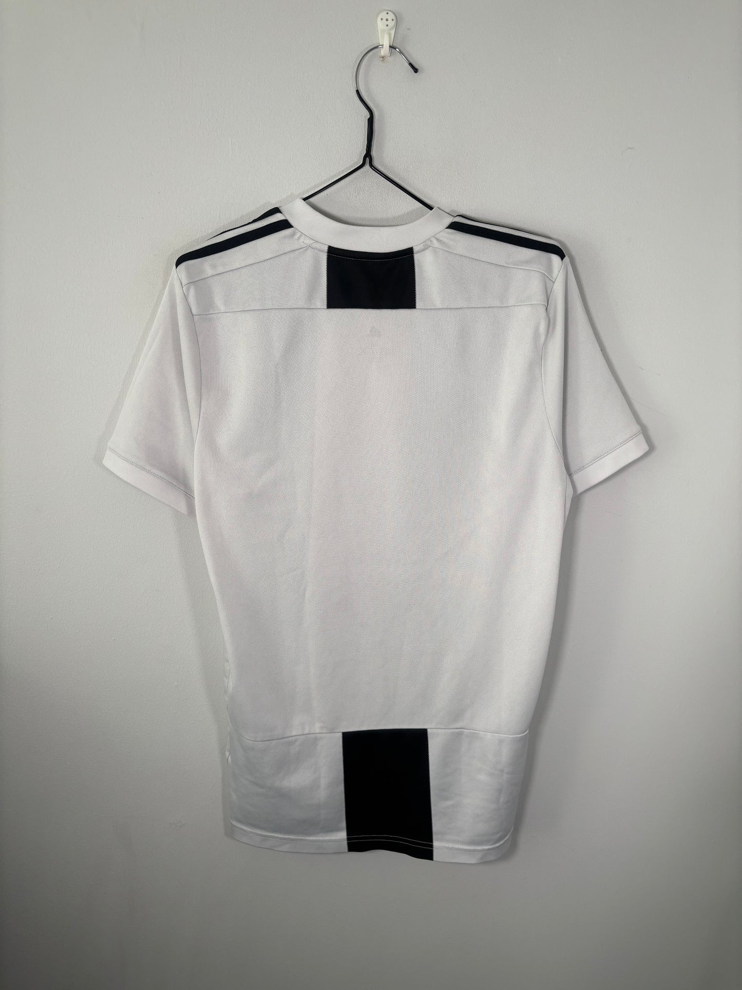Juventus Home Shirt 2018/19 (M)