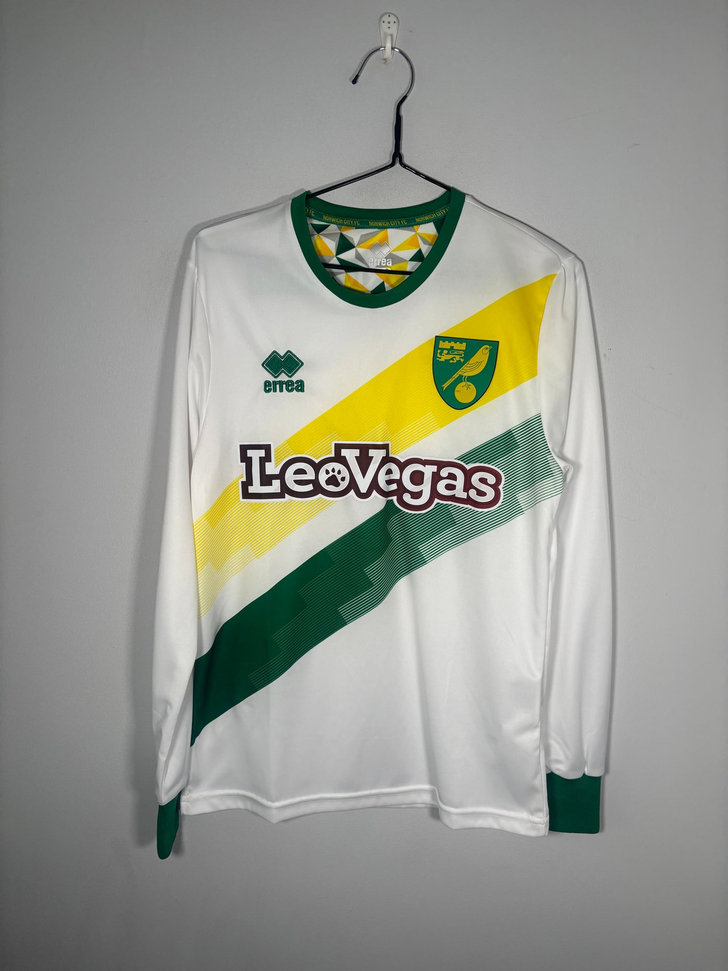 Norwich City Away Shirt 2018/19 (S)