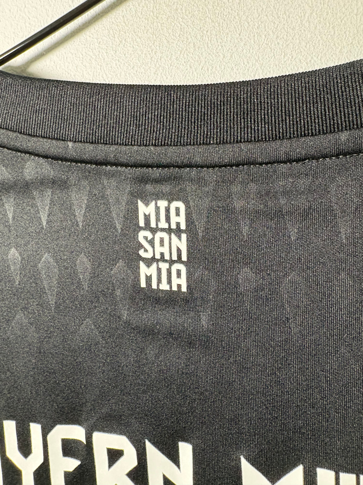 Bayern Munich Goalkeeper Shirt 2023/24 (M)