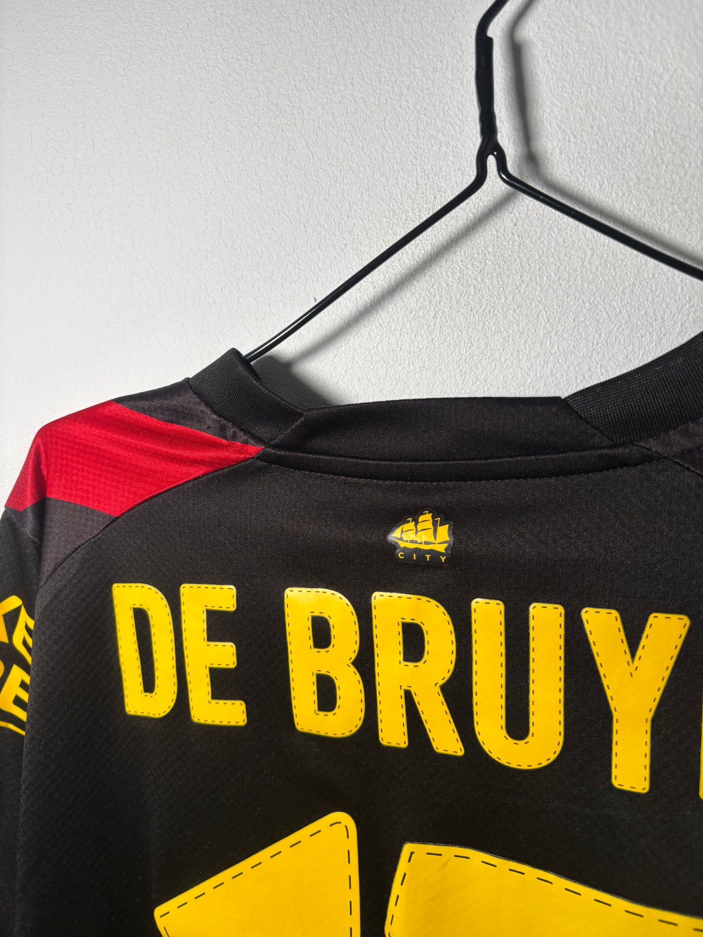 Manchester City Away Shirt 2022/23 De Bruyne (S)