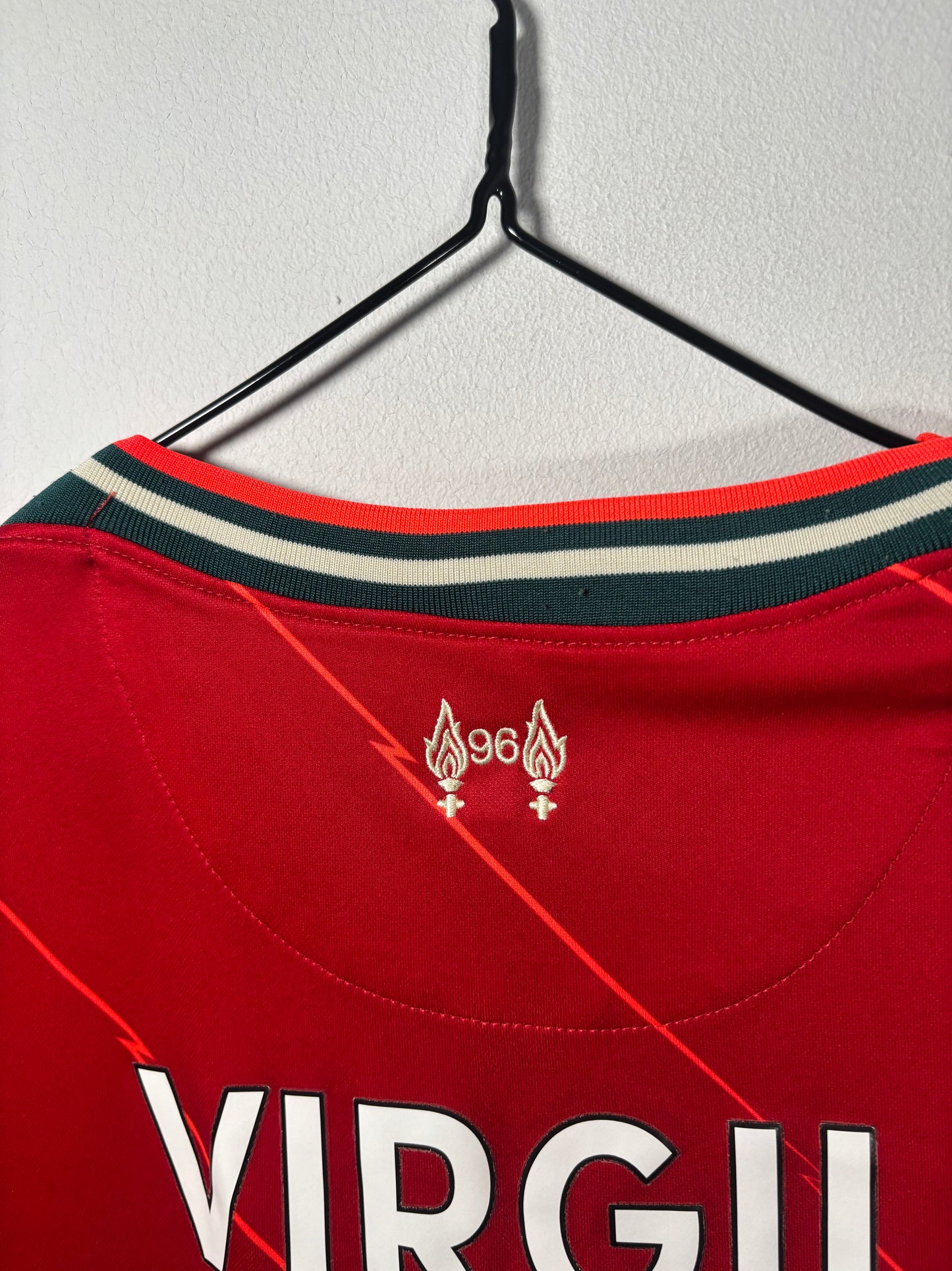 Liverpool Home Shirt 2021/22 Virgil Van Dijk (M)