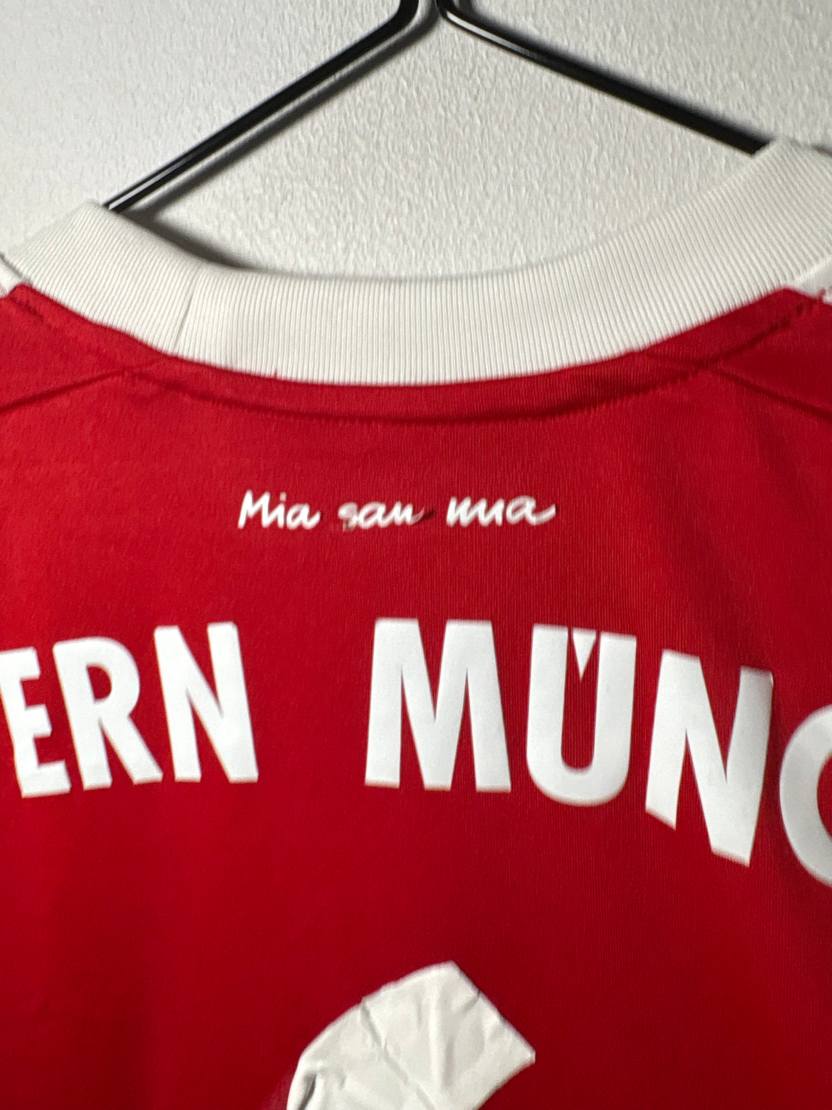 Bayern Munich Home Shirt 2017/18 Thiago (S)