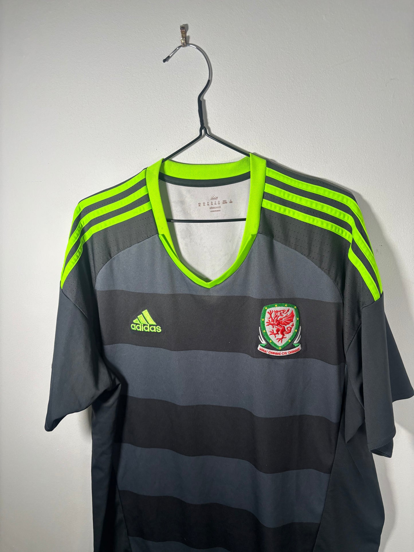 Wales Away Shirt 2016 (XL)