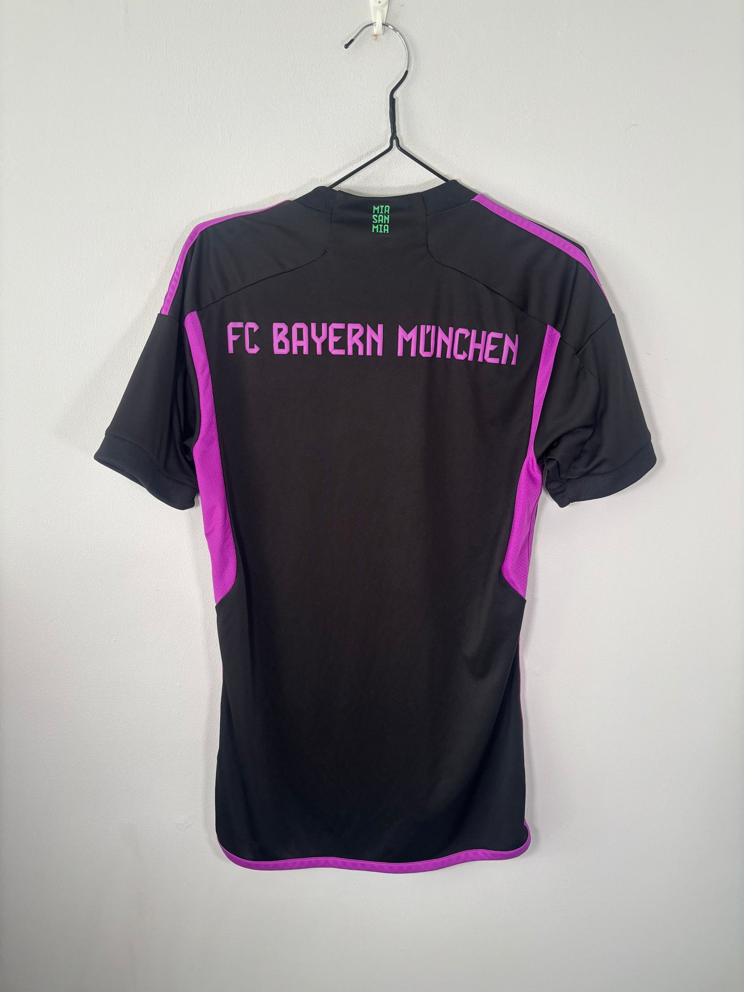 Bayern Munich Away Shirt 2023/24 (S)