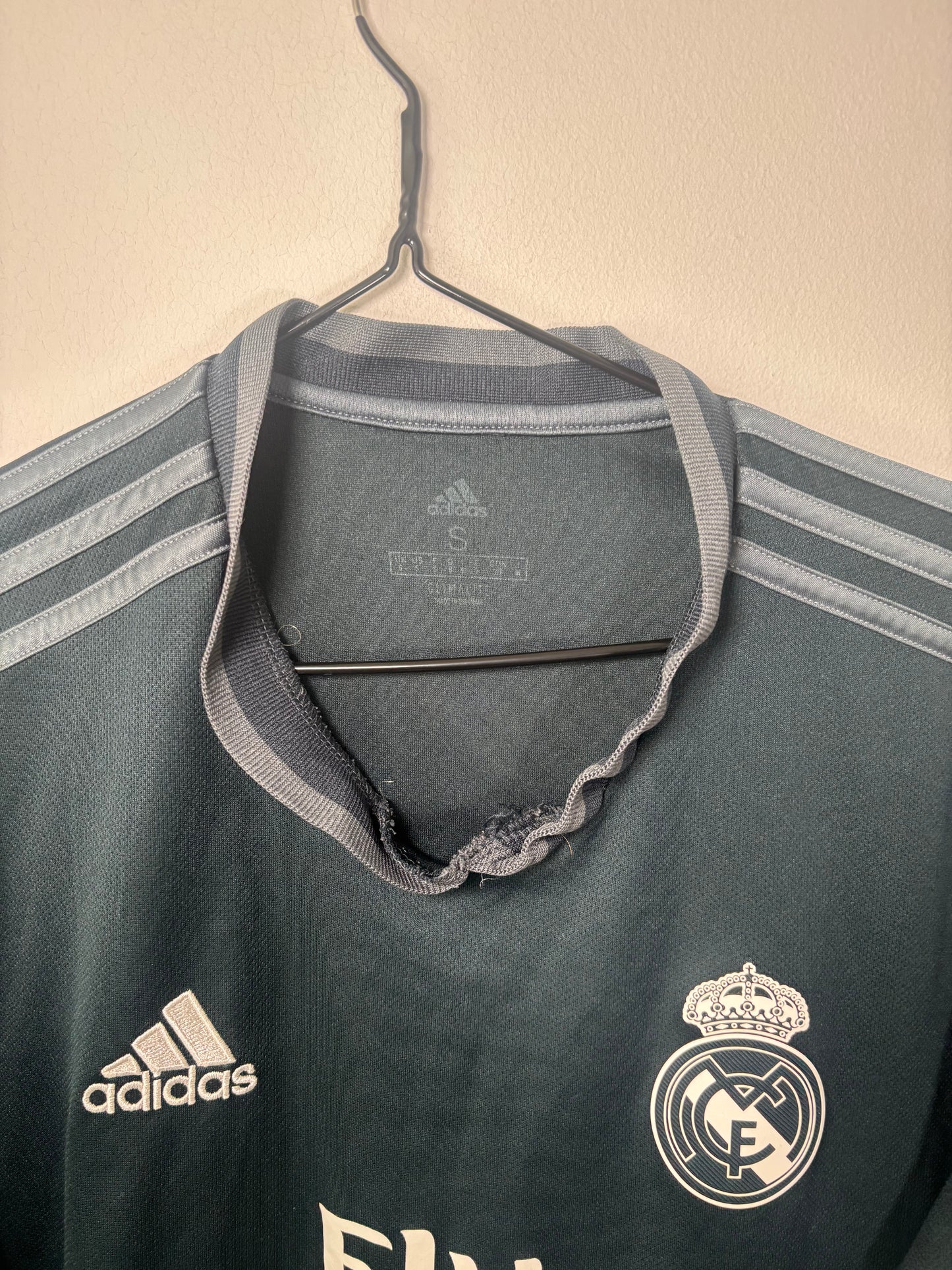 Real Madrid Away Shirt 2018/19 (S)