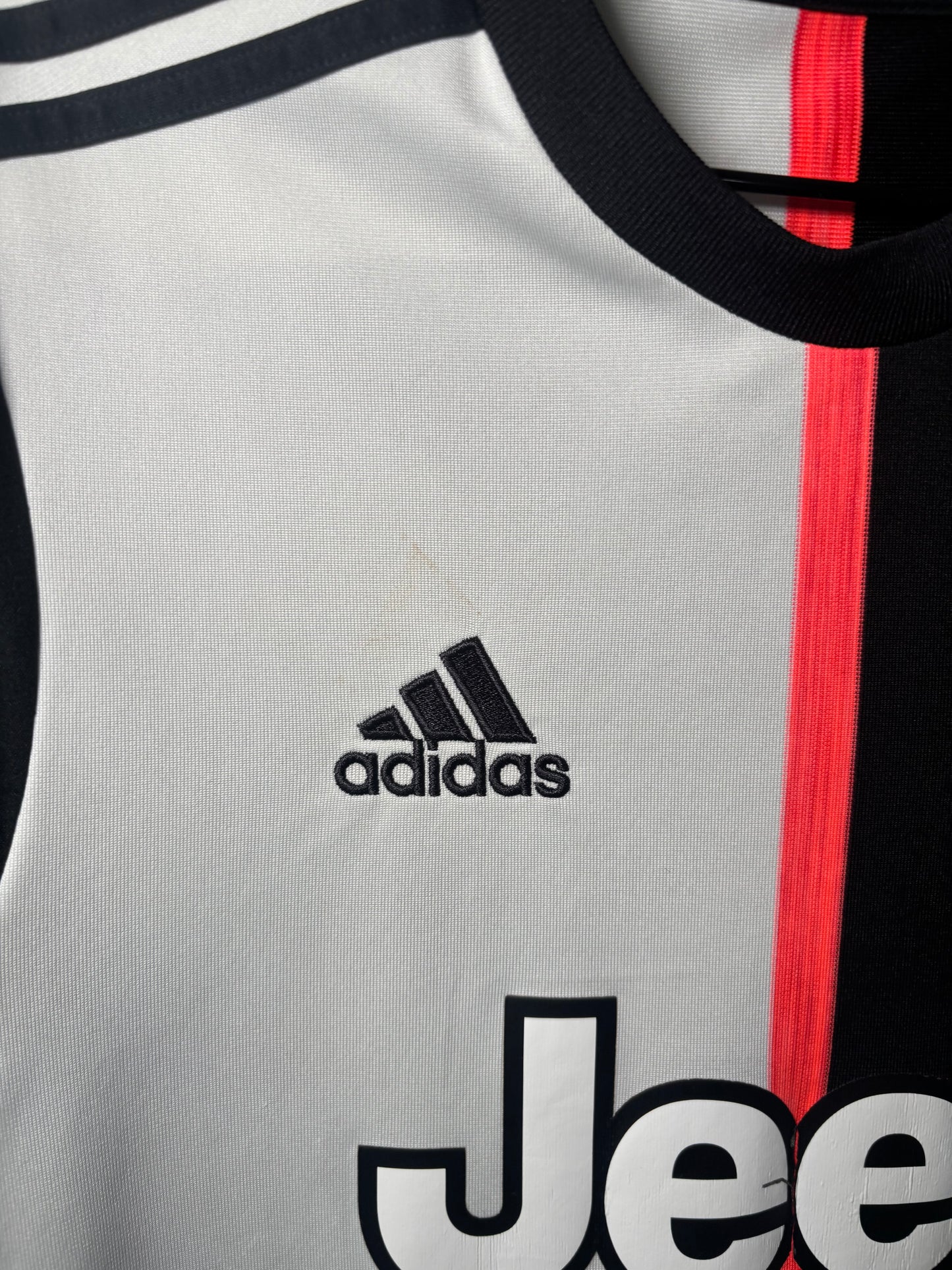 Juventus Home Shirt 2019/20 Ronaldo (XLB)