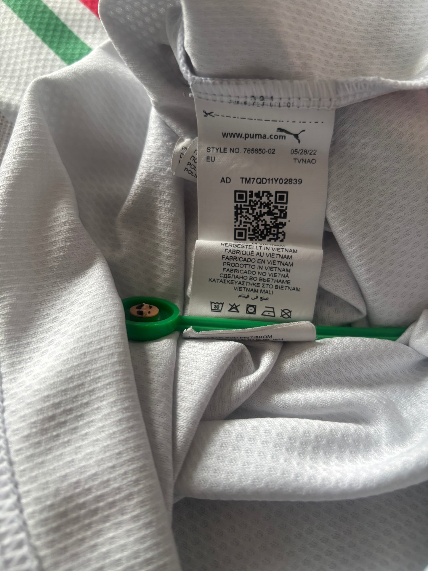 Italy Away Shirt 2022 (L)