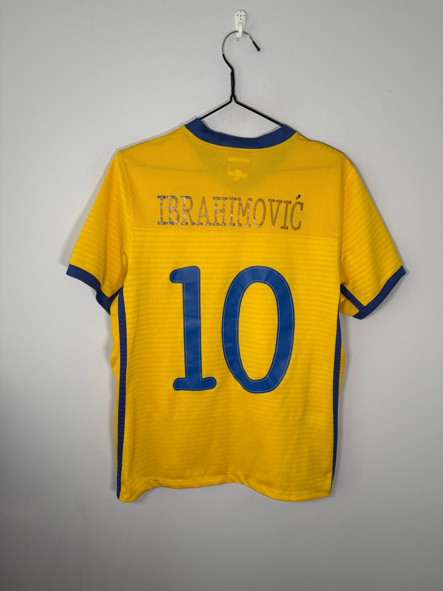 Sweden Home Shirt 2010 Ibrahimovic (S)