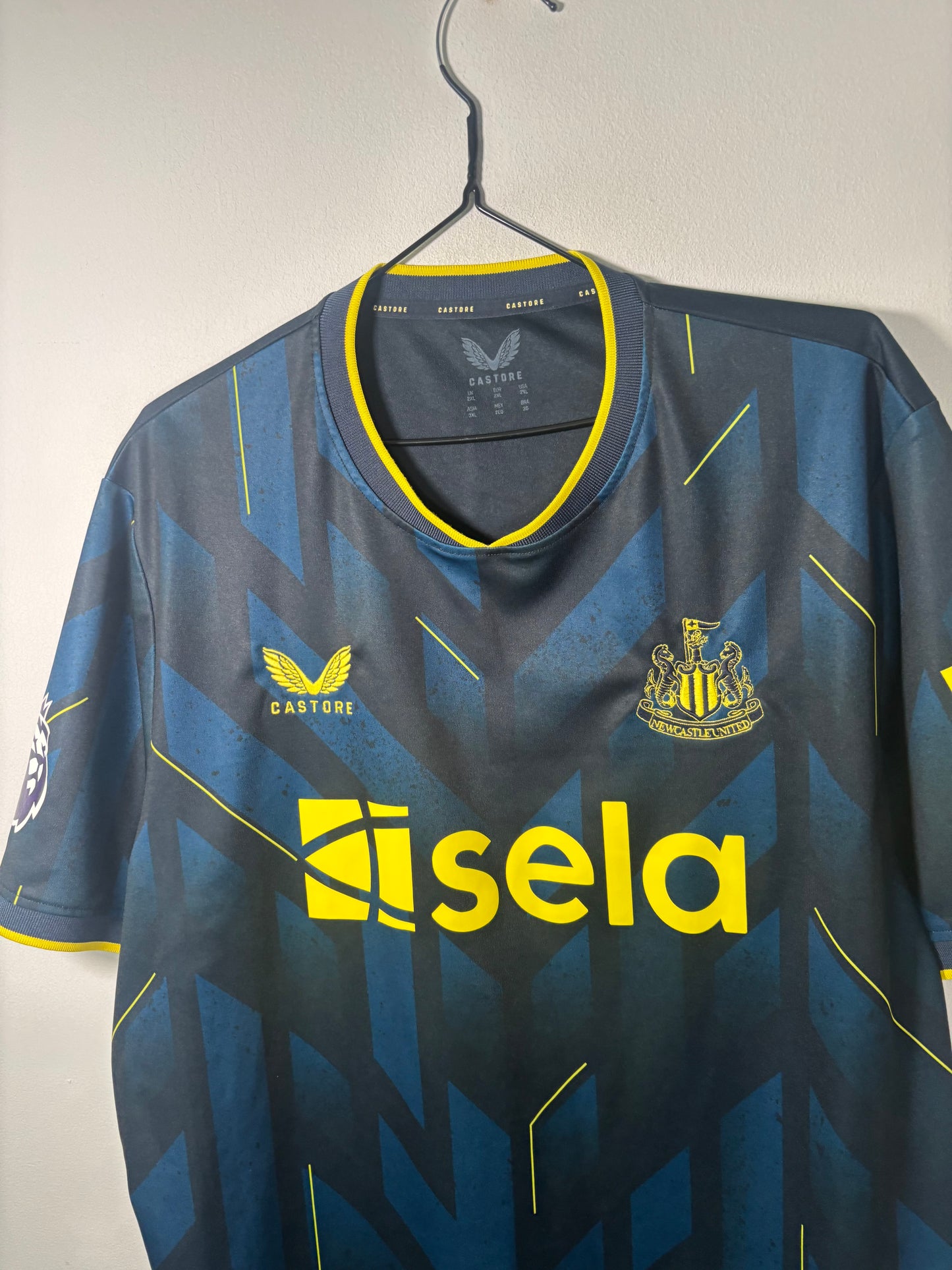 Newcastle United Third Shirt 2023/24 Isak (XXL)