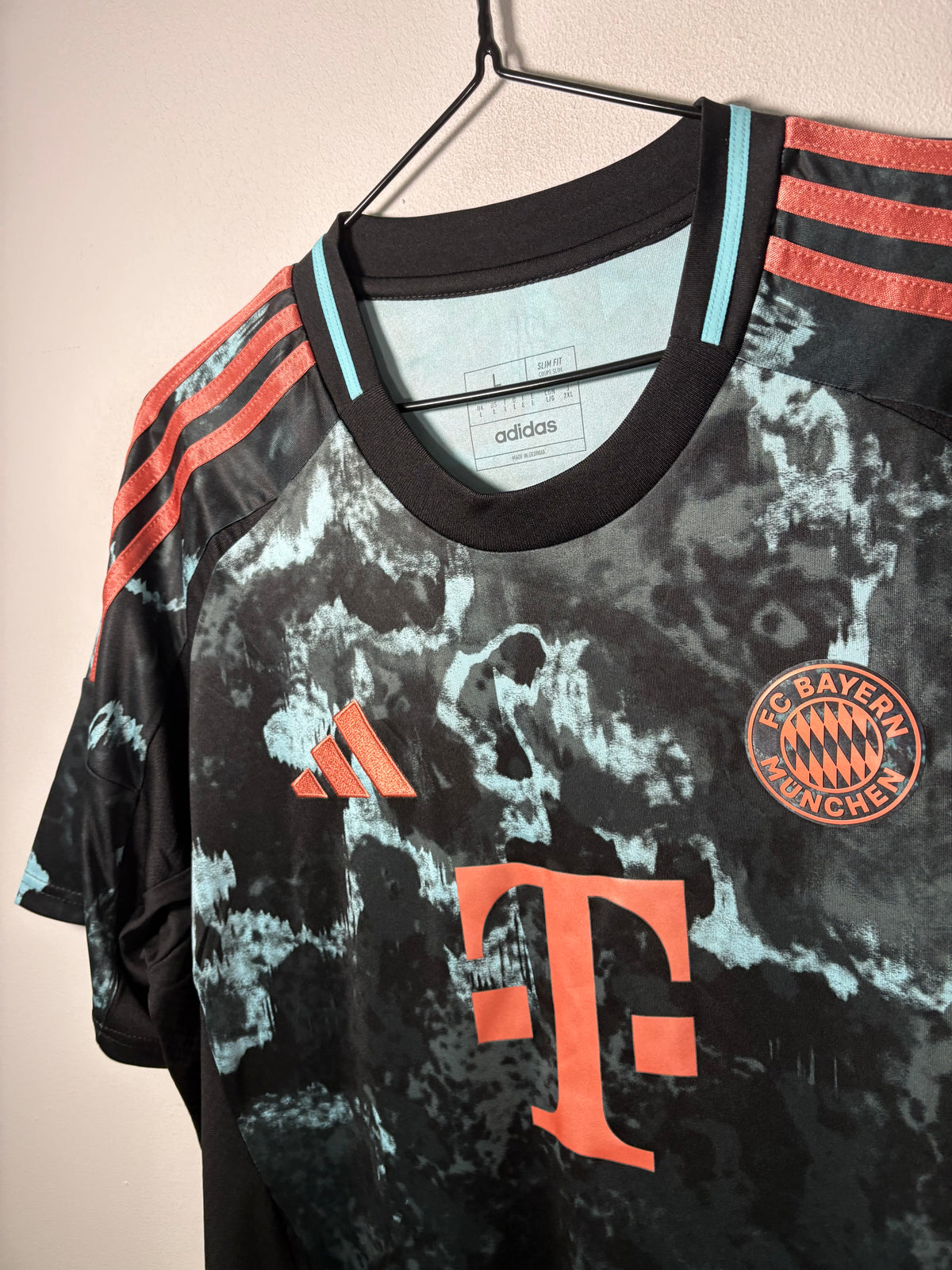 Bayern Munich Away Shirt 2024/25 (L)