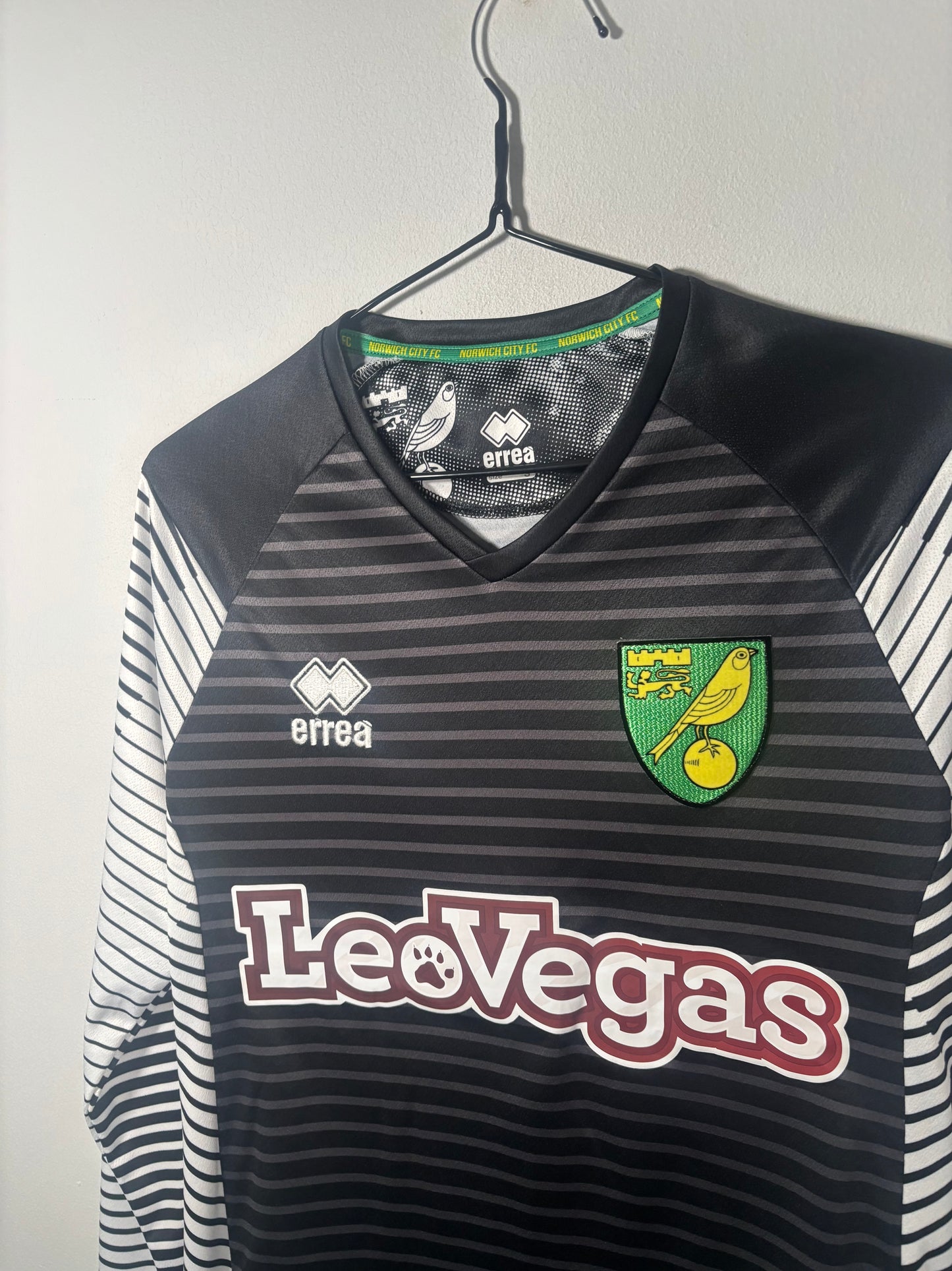 Norwich City Away Shirt 2017/18 (S)