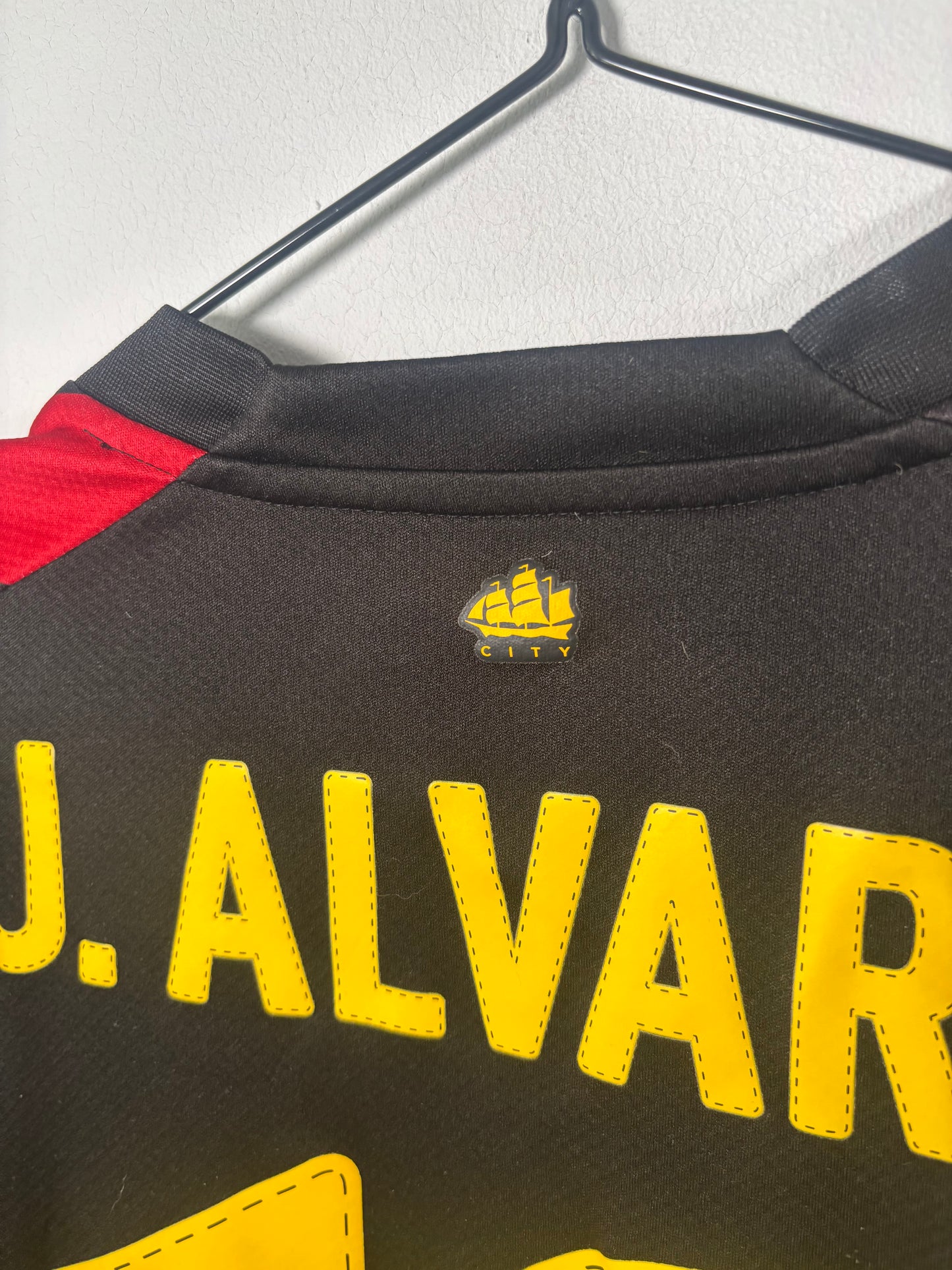 Manchester City Away Shirt 2022/23 Julian Alvarez (L)